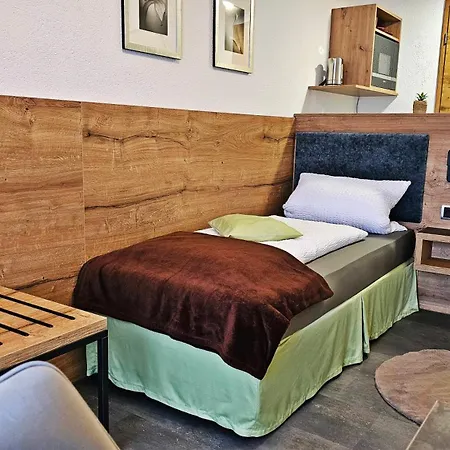 Gasthof Pension Alte Schule 3* 菲尔斯滕采尔